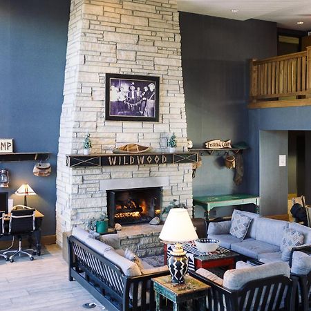 Clive Wildwood Lodge & Suites מראה חיצוני תמונה