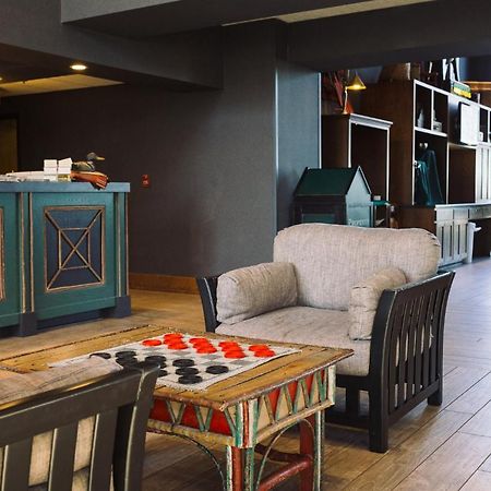 Clive Wildwood Lodge & Suites מראה חיצוני תמונה