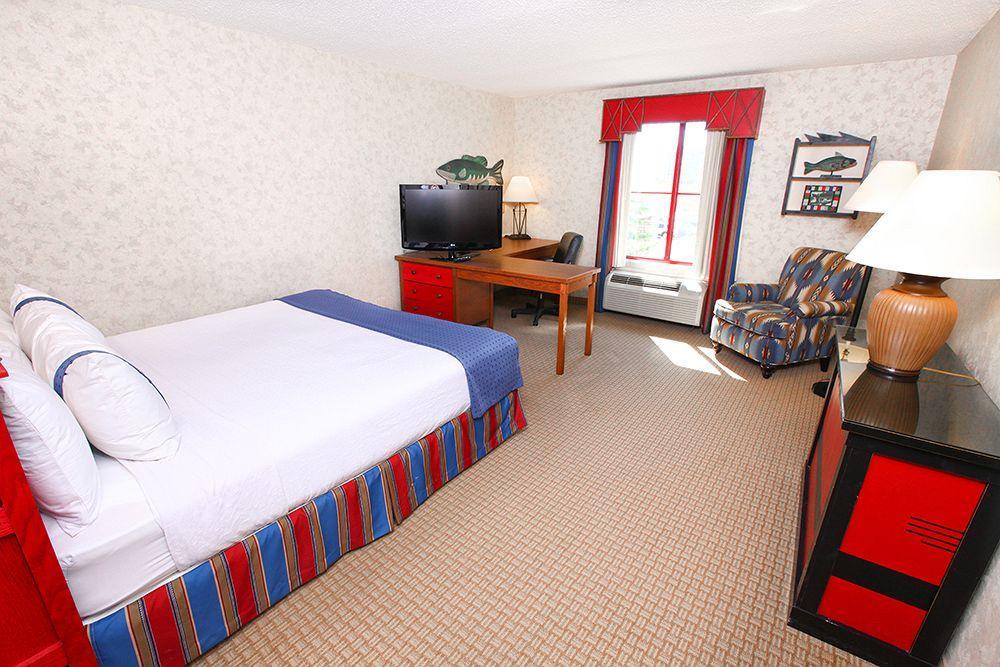Clive Wildwood Lodge & Suites מראה חיצוני תמונה
