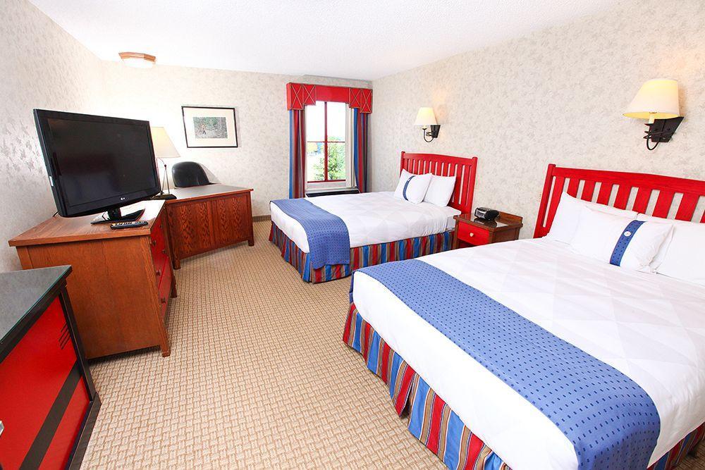 Clive Wildwood Lodge & Suites מראה חיצוני תמונה