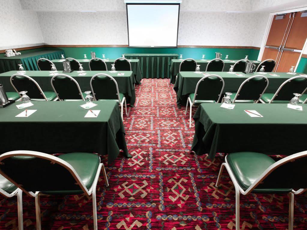 Clive Wildwood Lodge & Suites מראה חיצוני תמונה