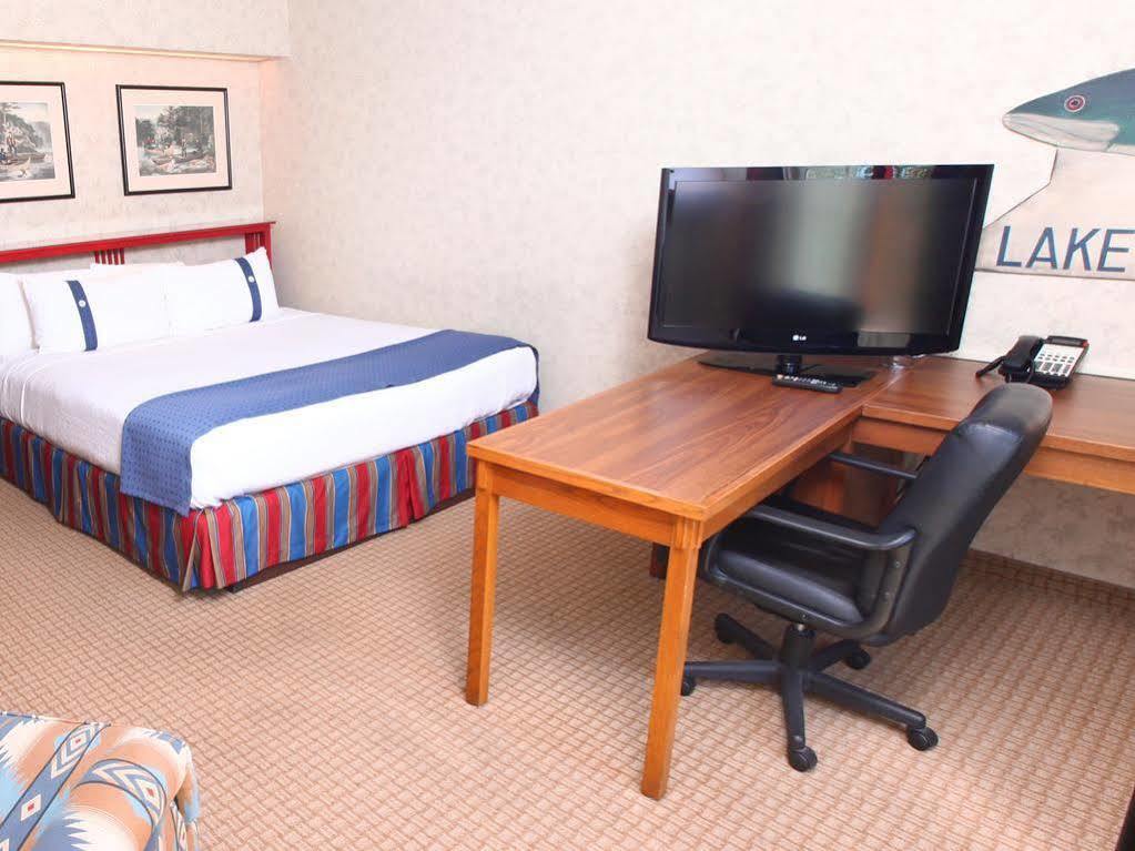 Clive Wildwood Lodge & Suites מראה חיצוני תמונה