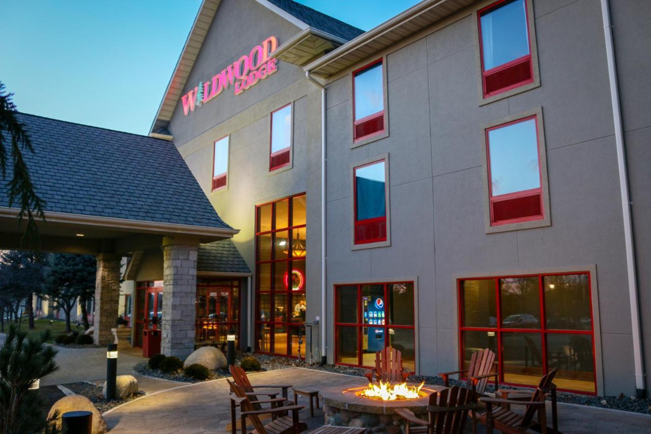 Clive Wildwood Lodge & Suites מראה חיצוני תמונה