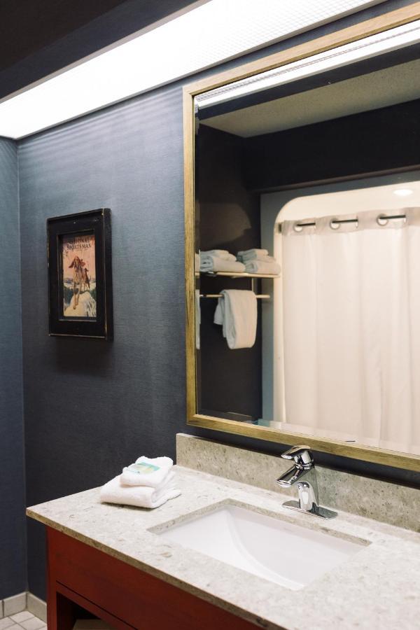Clive Wildwood Lodge & Suites מראה חיצוני תמונה