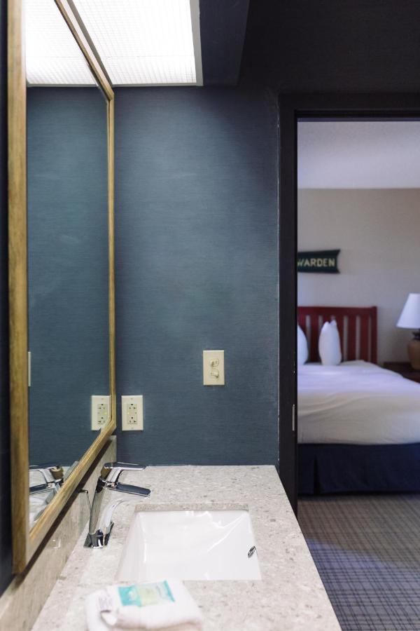 Clive Wildwood Lodge & Suites מראה חיצוני תמונה