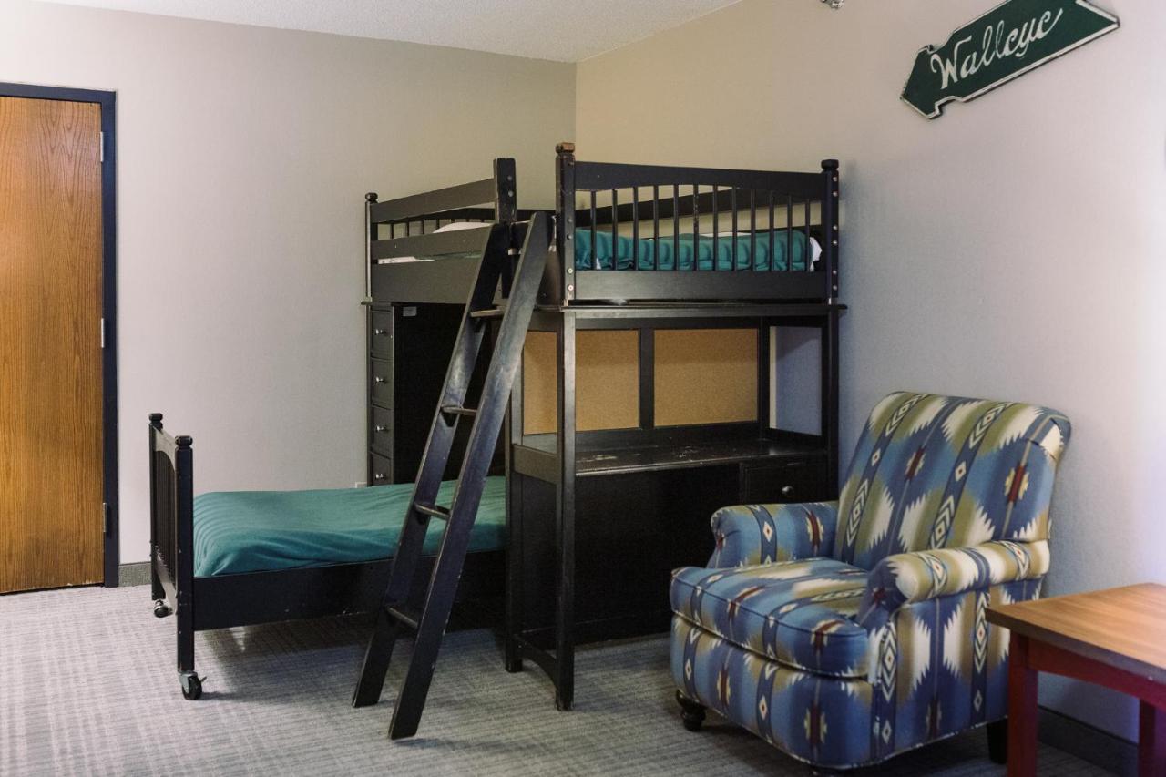 Clive Wildwood Lodge & Suites מראה חיצוני תמונה